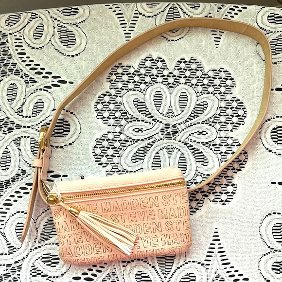 Steve Madden - Picture 1 of 5